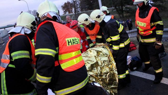 Lékaři museli přivolat k nemocné ženě 5 hasičů! Vážila 200 kilo...