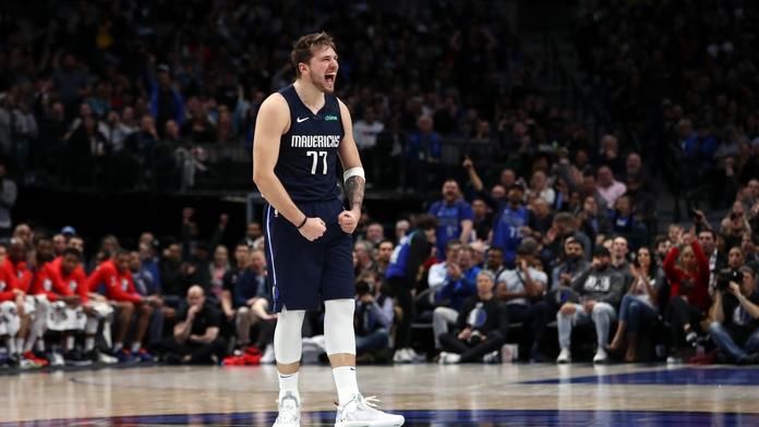 Vítězné série Bucks i Raptors končí. Dallasu se stylově vrátil Dončič