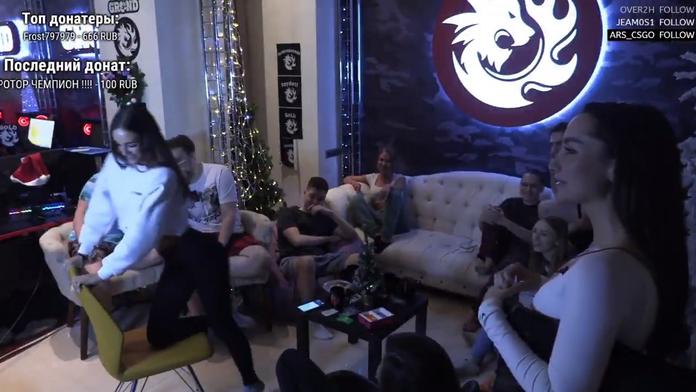 Ruský CS:GO tým si pozval na soustředění striptérky, pak porazil favority