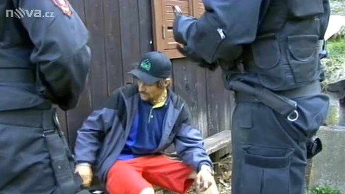 BITKA BEZDOMOVCŮ! Došlo i na nůž...