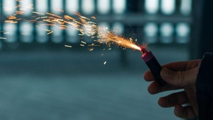 Muž zvolil ten nejhorší typ pyrotechniky. Přišel o obě ruce a hrozí mu i vězení