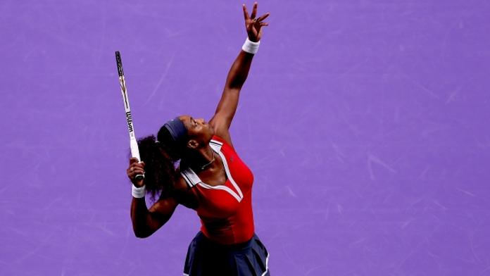 Serena drtí konkurenci, Azarenková potřebovala na Kerberovou 3 hodiny