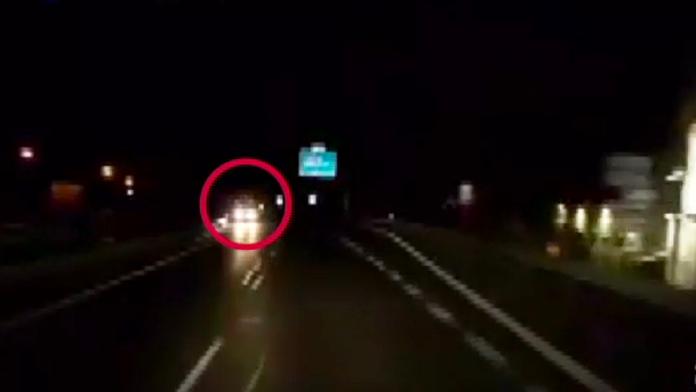 Další hazardér u Liberce. Ze tmy se vyřítil v protisměru! VIDEO