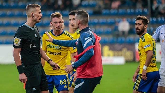 Tvrdá stopka pro kouče Liberce. Po napadení rozhodčího dostal dlouhý trest