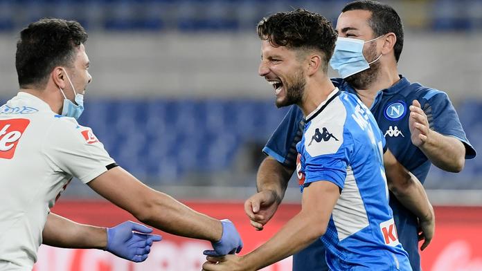 AC Milán potvrdil první místo, Neapol nedala šanci AS Řím
