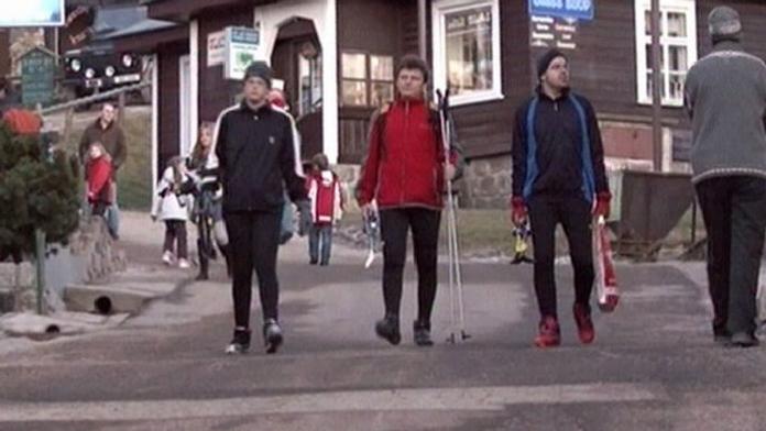 Místo lyžování nabízejí na horách náhradní program