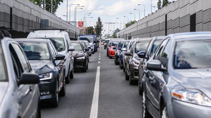 Cestování na Velikonoce bude peklo, varují úřady. Čekejte zácpy a zpoždění