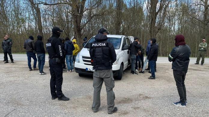 Čech převážel nelegální migranty. Zatkla ho slovenská policie