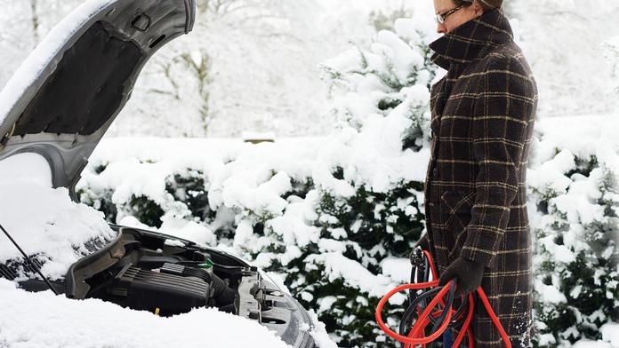 Auto vyhlásilo zimní stávku: Jak nastartovat, když máte vybito?