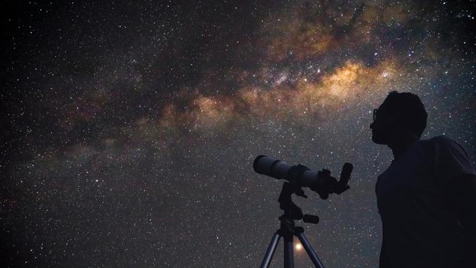 Vzácná nebeská podívaná. Pouhým okem bude možné vidět pět planet najednou