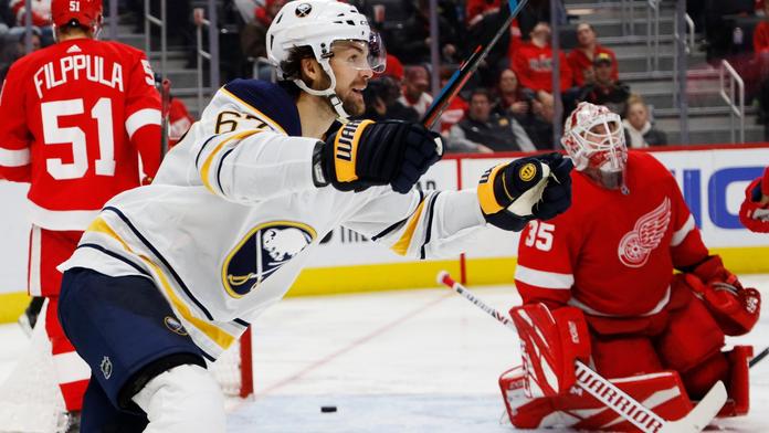 Frolík má první bod za Buffalo. Sabres zničili poslední Detroit