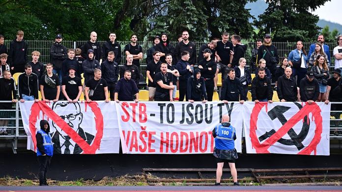 V Radotíně to vřelo. Fanoušci Slavie se pustili do Tvrdíka, uráželi i Tykače
