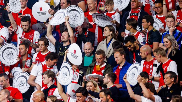 Ajax tvrdě zakročil proti fanouškům. Po zápase už nesmí žádat o dres