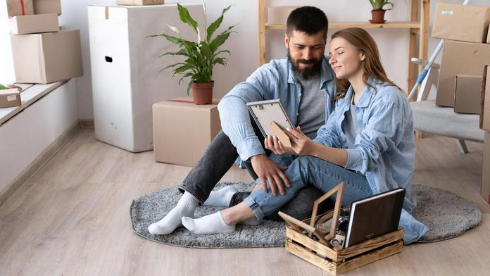Ceny nemovitostí padají. Blíží se ideální čas ke koupi bytu či domu, radí odborníci
