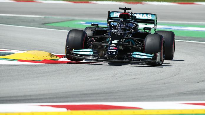 Hamilton opět ovládl kvalifikaci a posté vystartuje z pole position