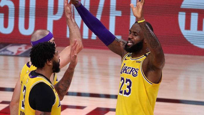 LeBron a spol. jedou na plný výkon, Lakers jsou jednu výhru od postupu
