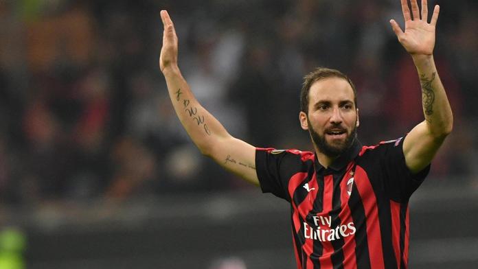 Chelsea chybí kanonýr, vsadila na Argentince Higuaína