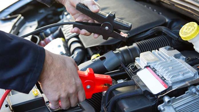 Vybitá baterka? Hlavně auto neroztahujte