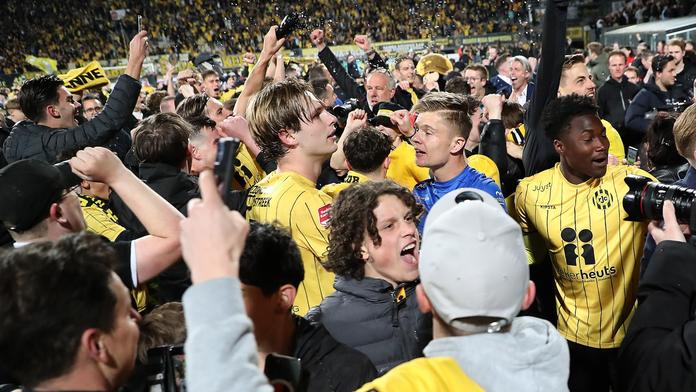 Zmatky v Nizozemsku. Fanoušci slavili postup, pak se zklamaně vraceli na tribunu