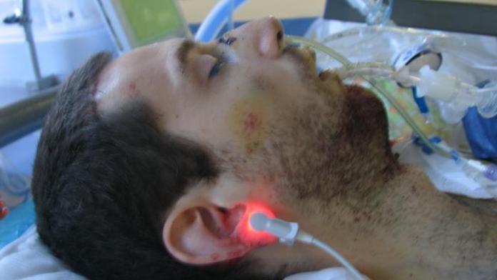 Kdo to je? Běhal nahý po Brně, skončil v nemocnici! Policie prosí o pomoc