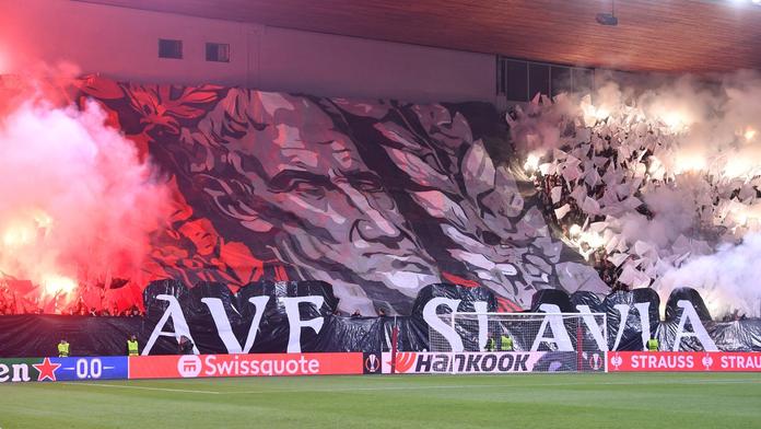 Choreo fanoušků Slavie v zápase proti AS Řím