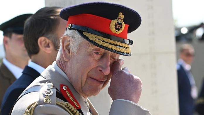Král Karel neudržel emoce. Před zraky všech se rozplakal