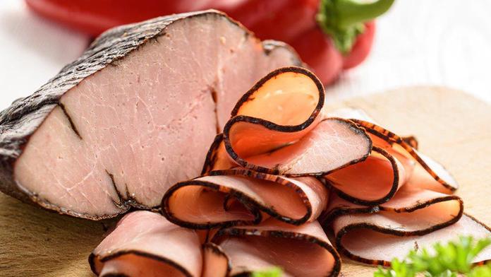 Umělá vylepšení, méně masa a žádný kouř! Tohle uzené dopadlo nejhůř