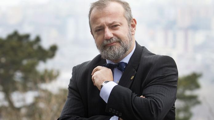 Češi požádají některé země o schválení velvyslanců! Možná jde i o Klausovou a Remka