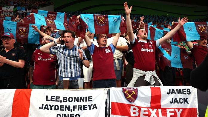 Dohra pražského finále. West Ham bude pykat za chování fanoušků