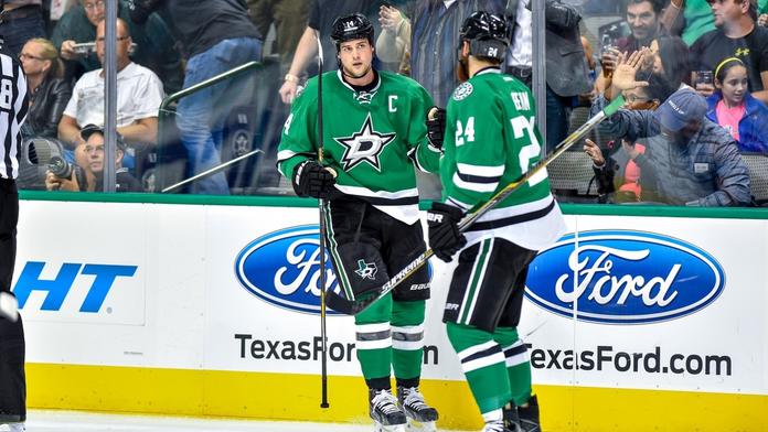 Přihrávka přes celé kluziště a gól: Famózní spolupráce bratrů v NHL!