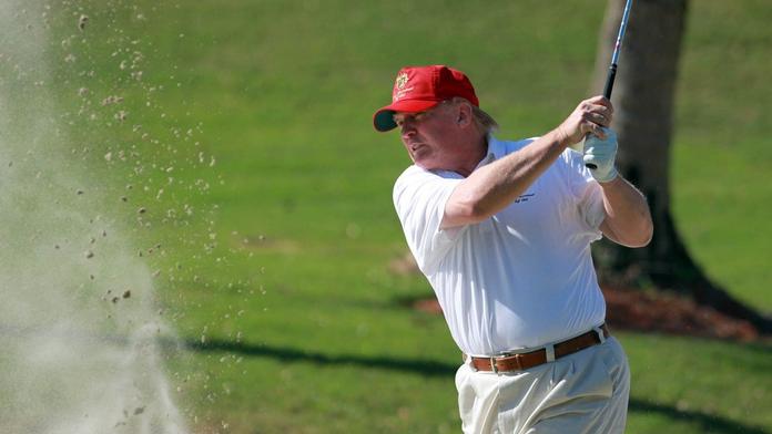 Hraje Trump golf příliš často? Jsou to přitom pořádné manévry!
