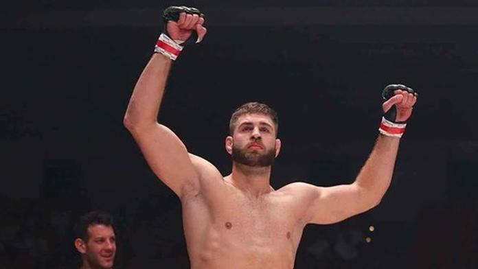 Drtivý knock-out! Fighter Procházka obhájil v Japonsku mistrovský pás