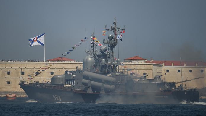 Ukrajinci získají Mariupol ještě letos, věří generál. Klíčem k vítězství je Krym