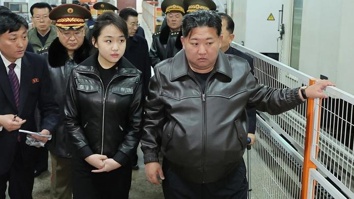 Spekulace o novém vůdci KLDR sílí. Kim tráví čas s dcerou netradičním způsobem