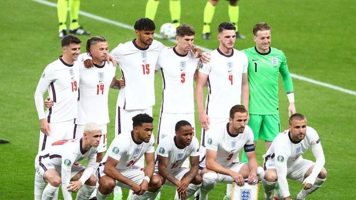 Anglie se před zápasem s Českem necítí bezpečně, vyhodila ochranku