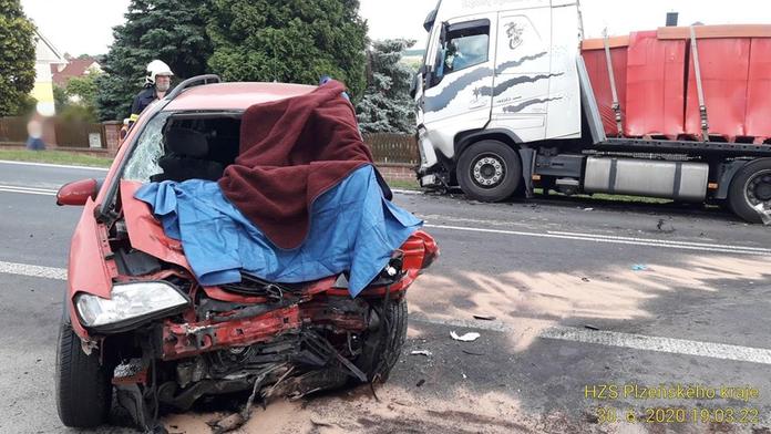 Neštěstí na silnicích! Muž zemřel u Hradce Králové, další na Plzeňsku