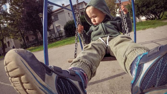 Matka se zbláznila a tříletého chlapečka uhoupala k smrti