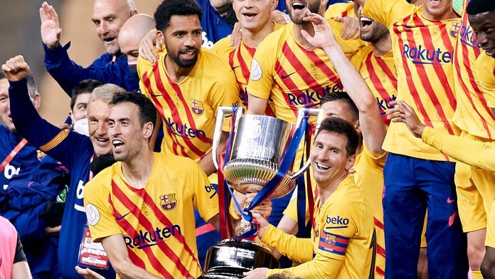 Messi už zase juchá. Se spoluhráči získal po dvou letech trofej