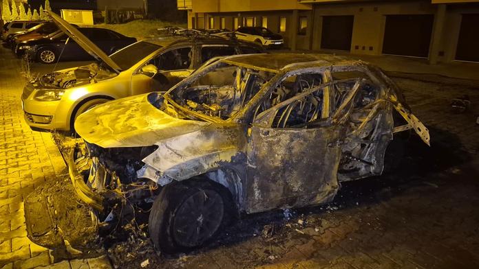 Ohořelé auto ve Velkém Meziříčí