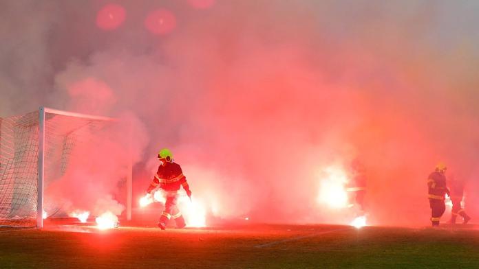 Ohnivé peklo: Chuligáni Sparty terorizovali fotbalovou Příbram!