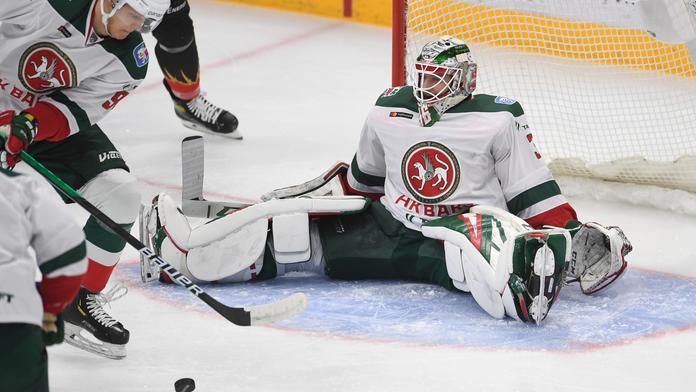 Tohle je na metál! Gólman z KHL vytáhl neskutečný zákrok