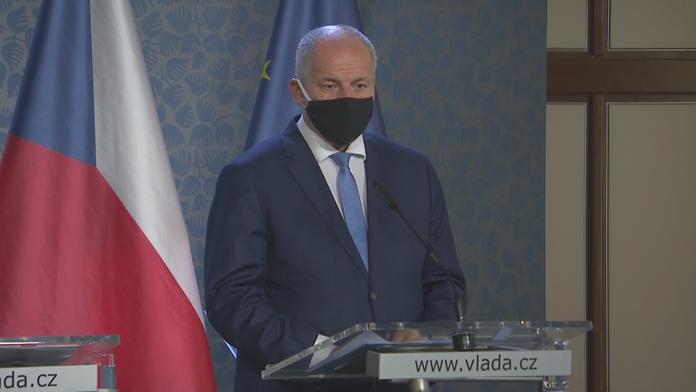 Prymula navrhne uzavřít obchody. Zůstat mají potraviny a drogerie