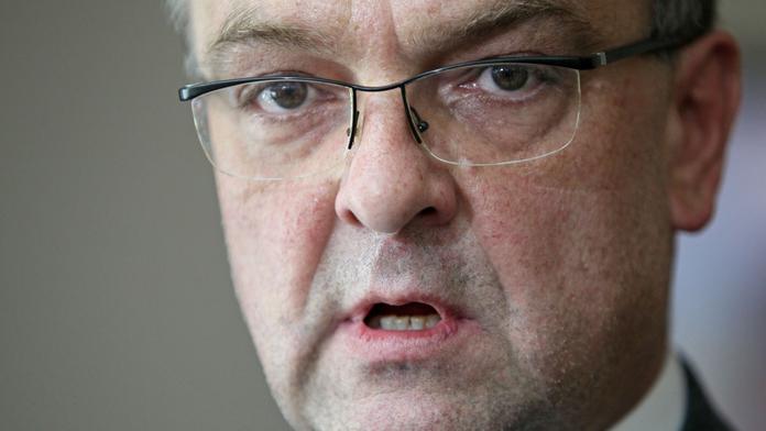 Kalousek připravuje další škrty. Pohorší si učitelé, lékaři i policisté