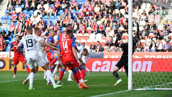 Viktoria Plzeň ztratila i na úvod nadstavby. Baník rozstřílel Zbrojovku