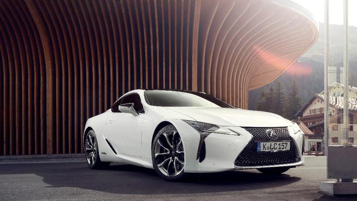 Jak spojit hybridní pohon a sílu motoru. Lexus to zkusil s LC 500