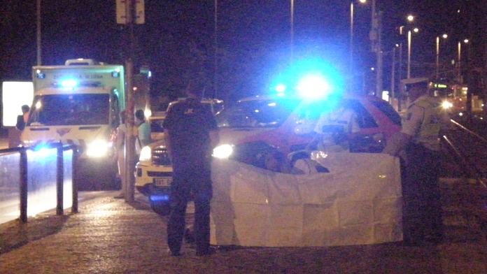 TRAMVAJ SRAZILA CHODCE! Přecházel na červenou a NEPŘEŽIL...