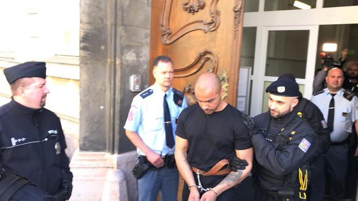 Policie řeší napadení číšníka v Praze: Byl to pokus o vraždu!