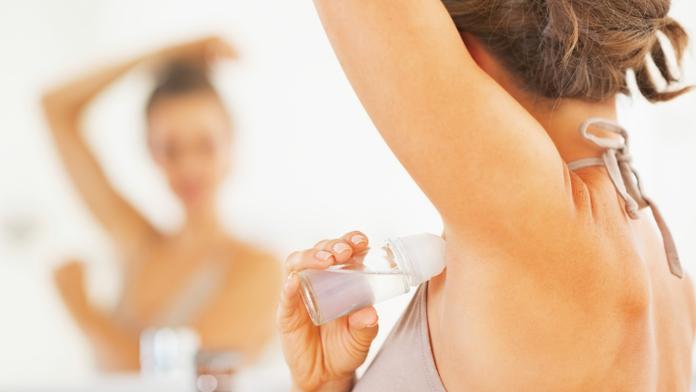 Používáte antiperspirant správně? Těchto chyb se vyvarujte!