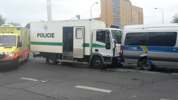 Byla to epilepsie, uzavřel GIBS hromadnou nehodu policejních aut