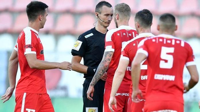 Fotbalová Zbrojovka v problémech, tým má pět nakažených
